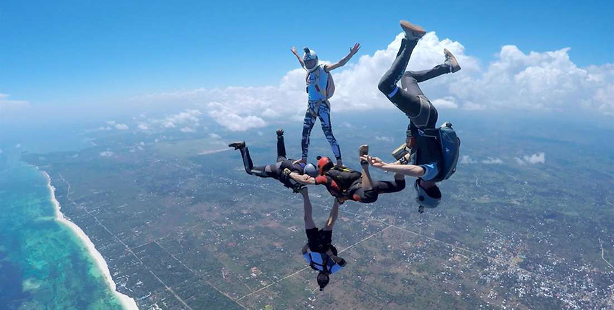 Skydiving in DIANI- $360